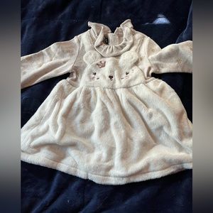 Winter white dress size 12–18 months